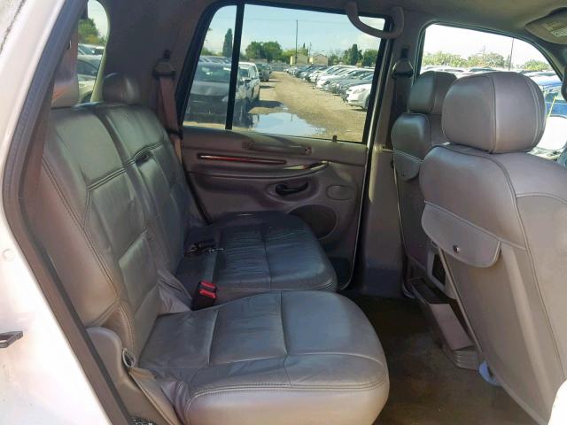5LMEU27R92LJ16477 - 2002 LINCOLN NAVIGATOR 白色 照片 6