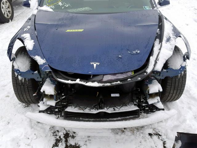 5YJ3E1EB2JF064445 - 2018 TESLA MODEL 3 BLUE photo 9