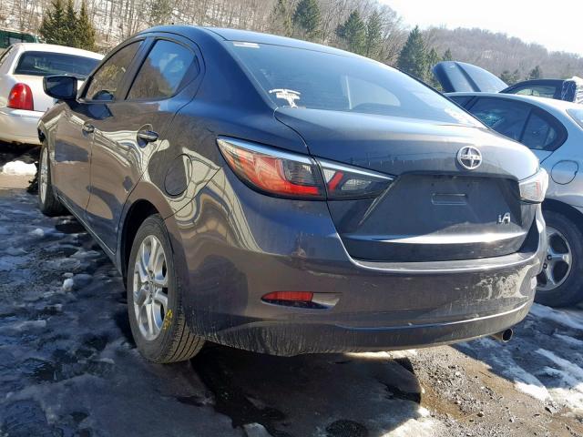 3MYDLBZV5GY122499 - 2016 TOYOTA SCION IA GRAY photo 3