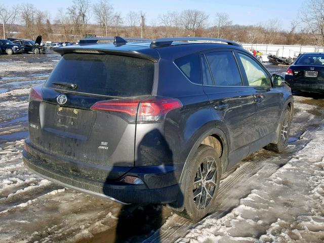 JTMJFREV8JJ218517 - 2018 TOYOTA RAV4 SE GRAY photo 4