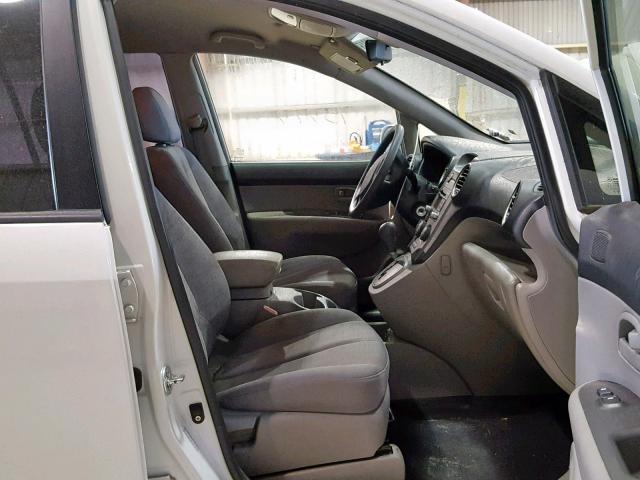 KNAFG526897251581 - 2009 KIA RONDO LX WHITE photo 5