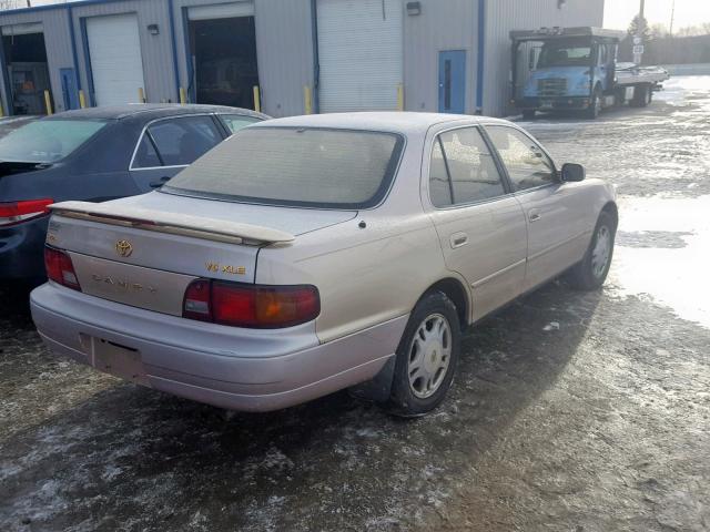 4T1GK13E7SU065392 - 1995 TOYOTA CAMRY XLE BEIGE photo 4