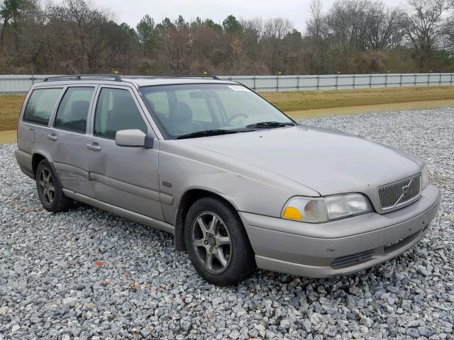 YV1LW5674W2517516 - 1998 VOLVO V70 GLT SILVER photo 1