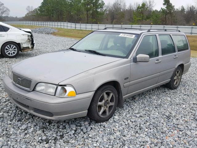 YV1LW5674W2517516 - 1998 VOLVO V70 GLT SILVER photo 2