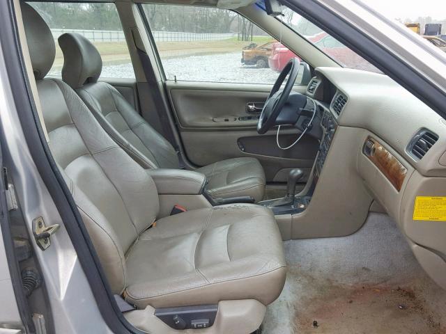 YV1LW5674W2517516 - 1998 VOLVO V70 GLT SILVER photo 5