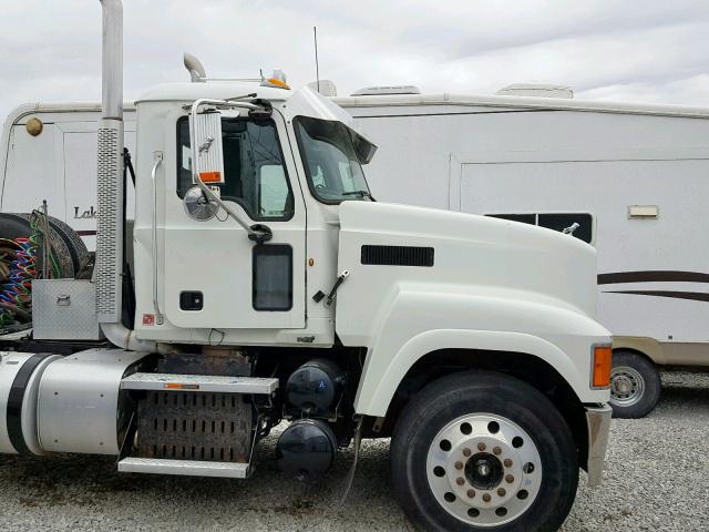 1M1AN07YXCM008024 - 2012 MACK 600 CHU600 WHITE photo 1