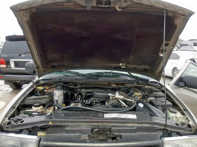 1GNDT13W8Y2210383 - 2000 CHEVROLET BLAZER SILVER photo 7