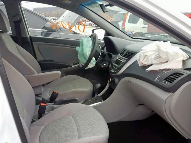 KMHCT4AE4HU286201 - 2017 HYUNDAI ACCENT SE WHITE photo 5