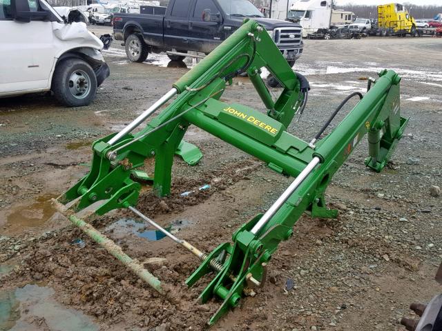 1P0H240XCFD015209 - 2015 JOHN DEERE LOAD FORKS GREEN photo 4