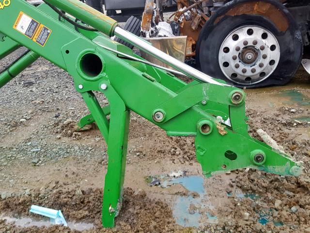 1P0H240XCFD015209 - 2015 JOHN DEERE LOAD FORKS GREEN photo 7