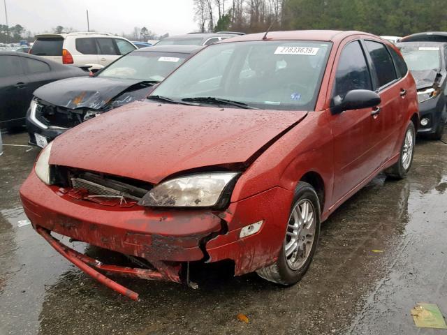 3FAFP37N65R129673 - 2005 FORD FOCUS ZX5 RED photo 2