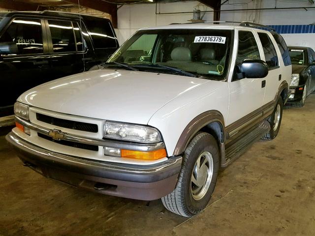 1GNDT13WXX2218208 - 1999 CHEVROLET BLAZER WHITE photo 2