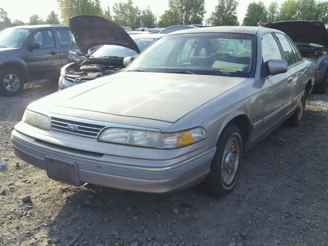 2FALP74W2RX187617 - 1994 FORD CROWN VICT BEIGE photo 2