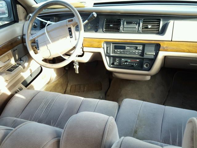 2FALP74W2RX187617 - 1994 FORD CROWN VICT BEIGE photo 9