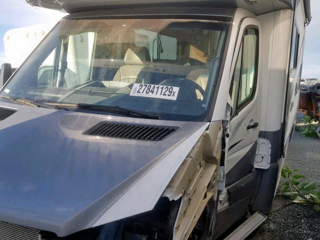 WDAPF4CC2J9755578 - 2019 WINNEBAGO MOTORHOME WHITE photo 2