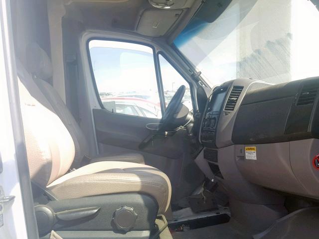 WDAPF4CC2J9755578 - 2019 WINNEBAGO MOTORHOME WHITE photo 5