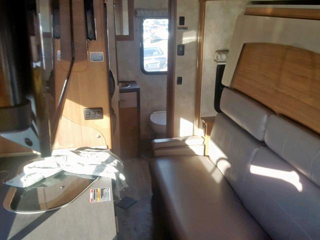 WDAPF4CC2J9755578 - 2019 WINNEBAGO MOTORHOME WHITE photo 6