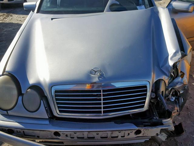 WDBJF72FXVA387458 - 1997 MERCEDES-BENZ E 420 SILVER photo 7