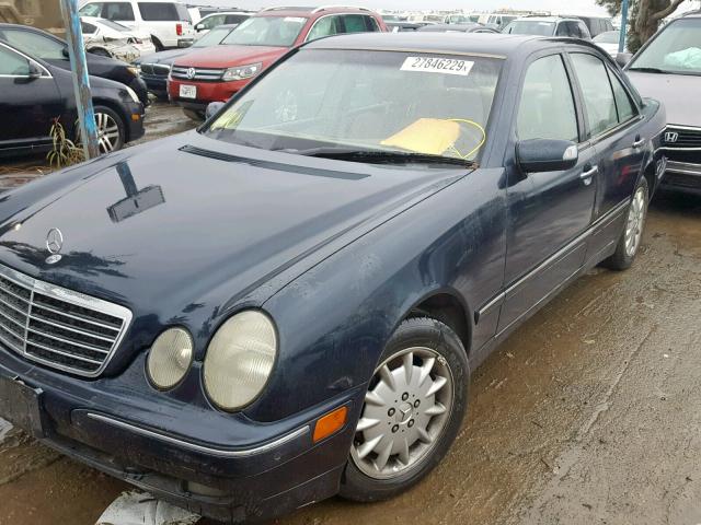 WDBJF65J2YB155851 - 2000 MERCEDES-BENZ E 320 BLUE photo 2