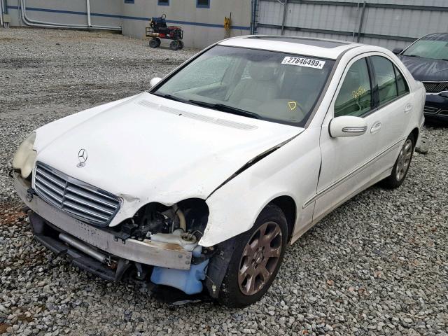 WDBRF61J75F645747 - 2005 MERCEDES-BENZ C 240 WHITE photo 2