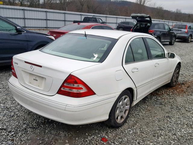 WDBRF61J75F645747 - 2005 MERCEDES-BENZ C 240 WHITE photo 4