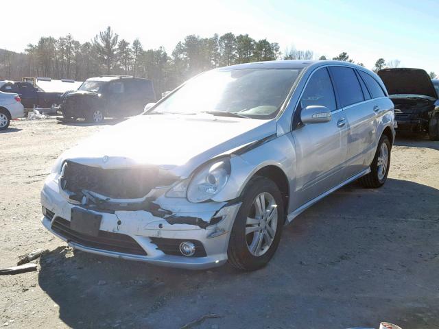 4JGCB65E48A072397 - 2008 MERCEDES-BENZ R 350 SILVER photo 2