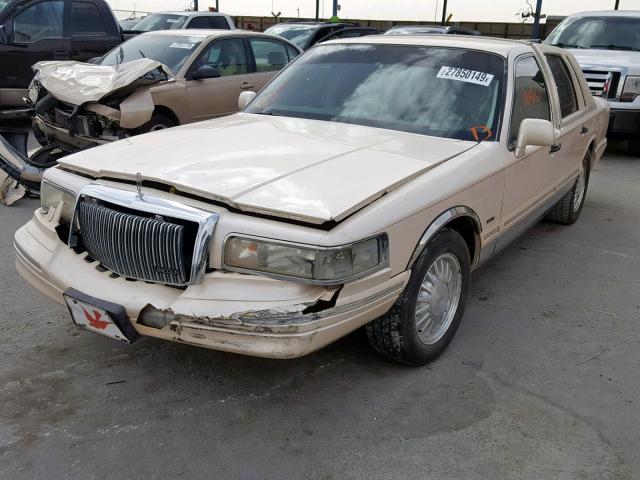 1LNLM83W0TY699101 - 1996 LINCOLN TOWN CAR C CREAM photo 2