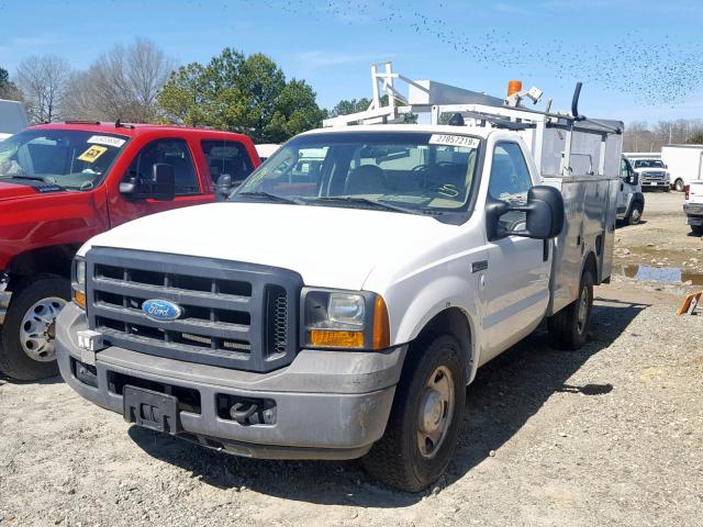 1FDSF30506EB43381 - 2006 FORD F350 SRW S WHITE photo 2