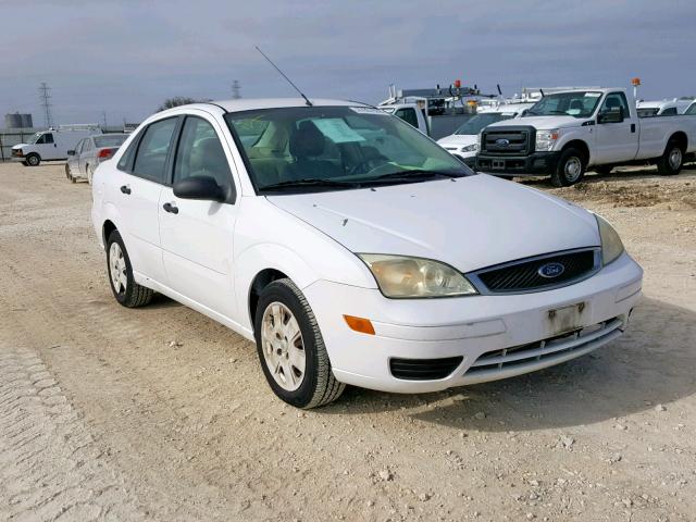 1FAHP34N57W331014 - 2007 FORD FOCUS ZX4 WHITE photo 1