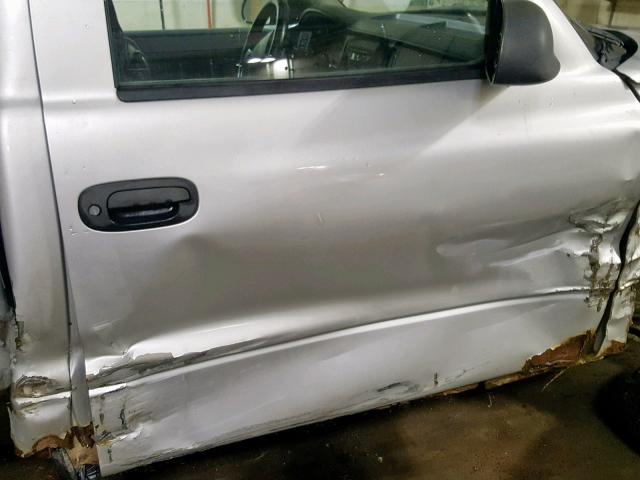 1D7GG16KX4S654965 - 2004 DODGE DAKOTA SXT SILVER photo 9