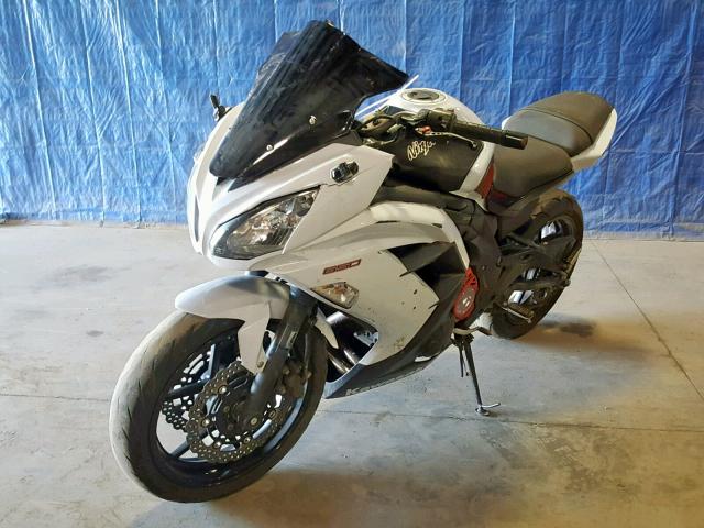 JKAEXEE18DDA10447 - 2013 KAWASAKI EX650 E WHITE photo 2