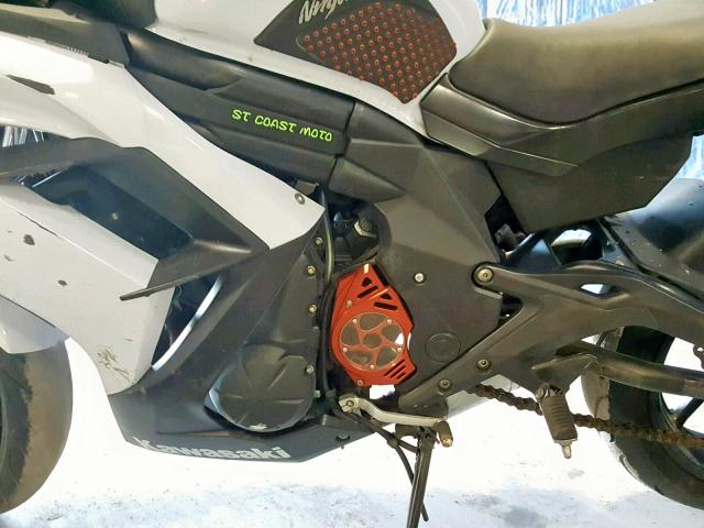 JKAEXEE18DDA10447 - 2013 KAWASAKI EX650 E WHITE photo 7