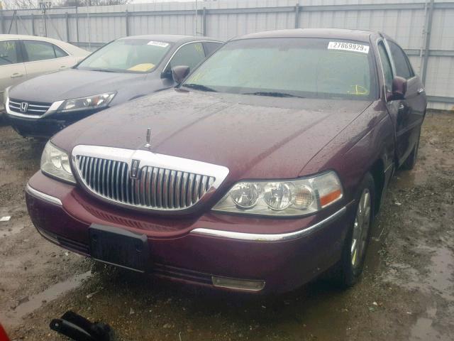 1LNHM83W27Y609331 - 2007 LINCOLN TOWN CAR D MAROON photo 2