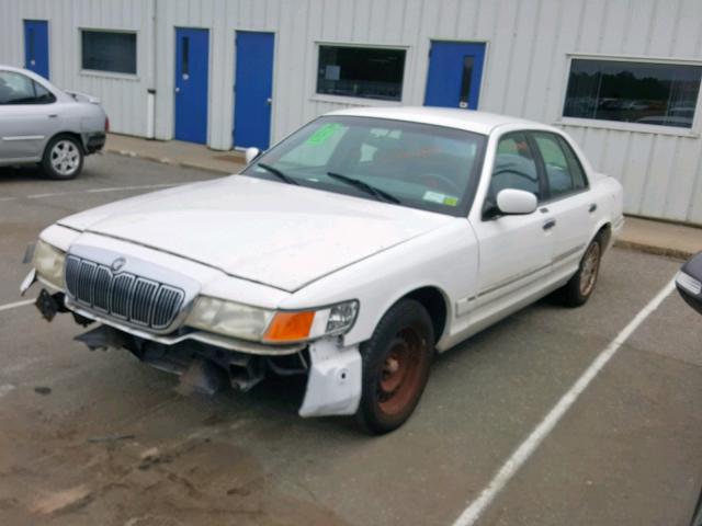 2MEFM74W9YX739448 - 2000 MERCURY GRAND MARQ WHITE photo 2