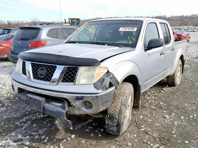 1N6AD07W25C400793 - 2005 NISSAN FRONTIER C SILVER photo 2