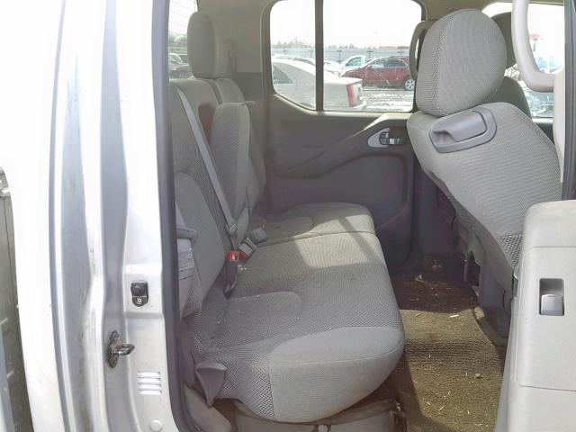 1N6AD07W25C400793 - 2005 NISSAN FRONTIER C SILVER photo 6