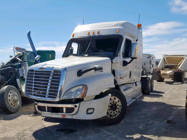 1FUJGLDR39LAL9621 - 2009 FREIGHTLINER CASCADIA 1 WHITE photo 2