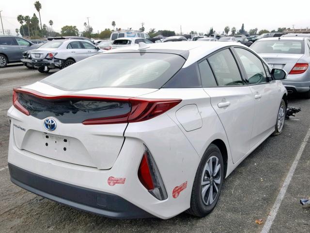 JTDKARFP9H3055801 - 2017 TOYOTA PRIUS PRIM თეთრი ფოტო 4