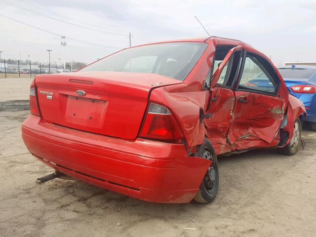 1FAHP34N97W339472 - 2007 FORD FOCUS ZX4 RED photo 4