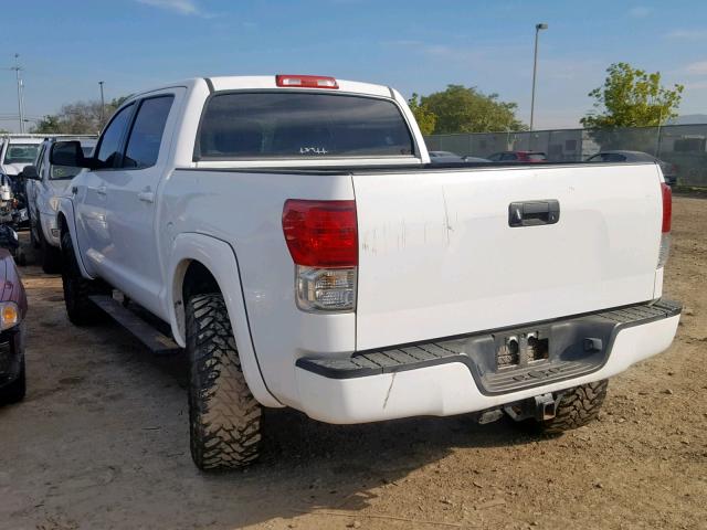 5TFDY5F12AX153642 - 2010 TOYOTA TUNDRA CRE WHITE photo 3