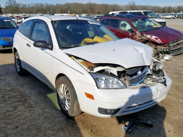 1FAFP31N27W295195 - 2007 FORD FOCUS ZX3 WHITE photo 1