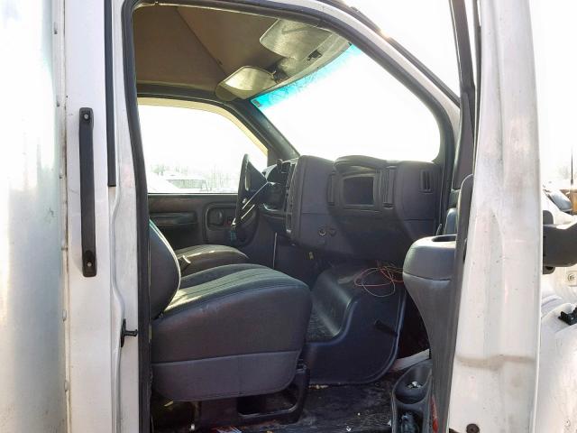 1GBE4V1144F505027 - 2004 CHEVROLET C4500 C4V0 WHITE photo 5