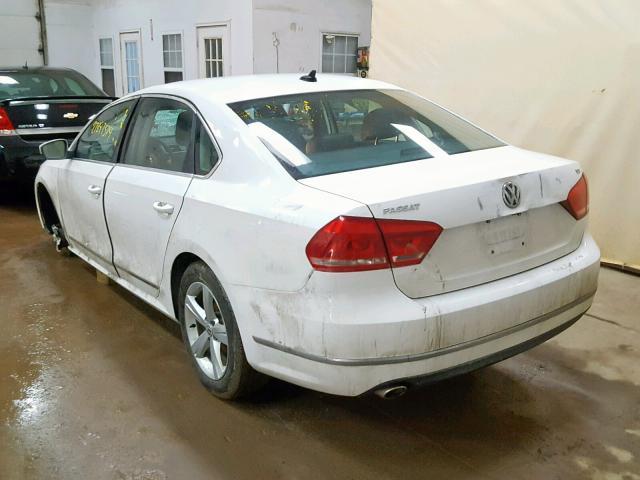 1VWBV7A36FC023945 - 2015 VOLKSWAGEN PASSAT SE WHITE photo 3