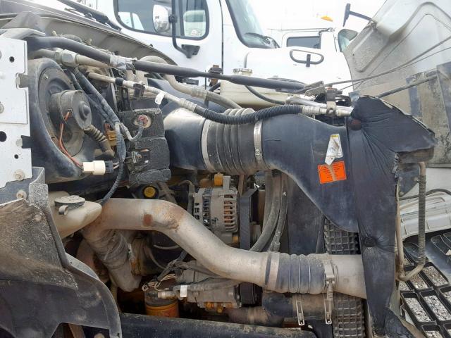 3FDNF65A8YMA82797 - 2000 FORD F650 SUPER WHITE photo 7