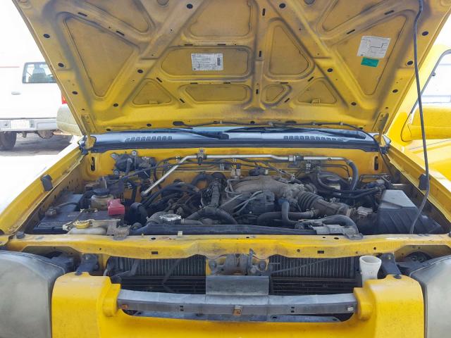 1N6ED27T71C379680 - 2001 NISSAN FRONTIER C YELLOW photo 7