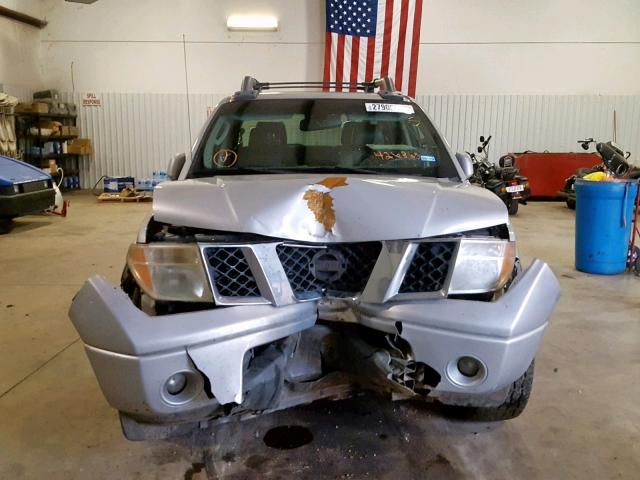 1N6AD09UX8C426865 - 2008 NISSAN FRONTIER C SILVER photo 9