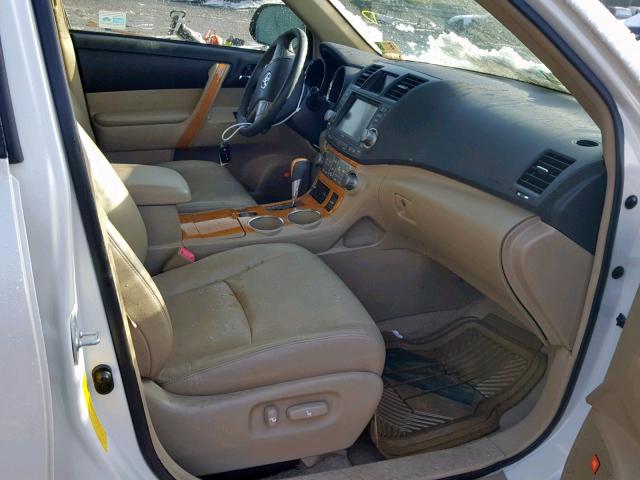 JTEEW44A882003657 - 2008 TOYOTA HIGHLANDER WHITE photo 5