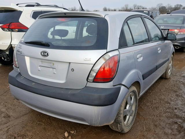 KNADE163166068868 - 2006 KIA RIO 5 SILVER photo 4