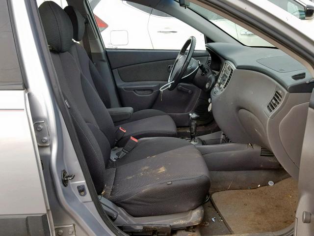 KNADE163166068868 - 2006 KIA RIO 5 SILVER photo 5