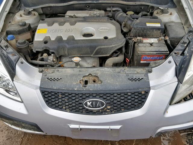 KNADE163166068868 - 2006 KIA RIO 5 SILVER photo 7